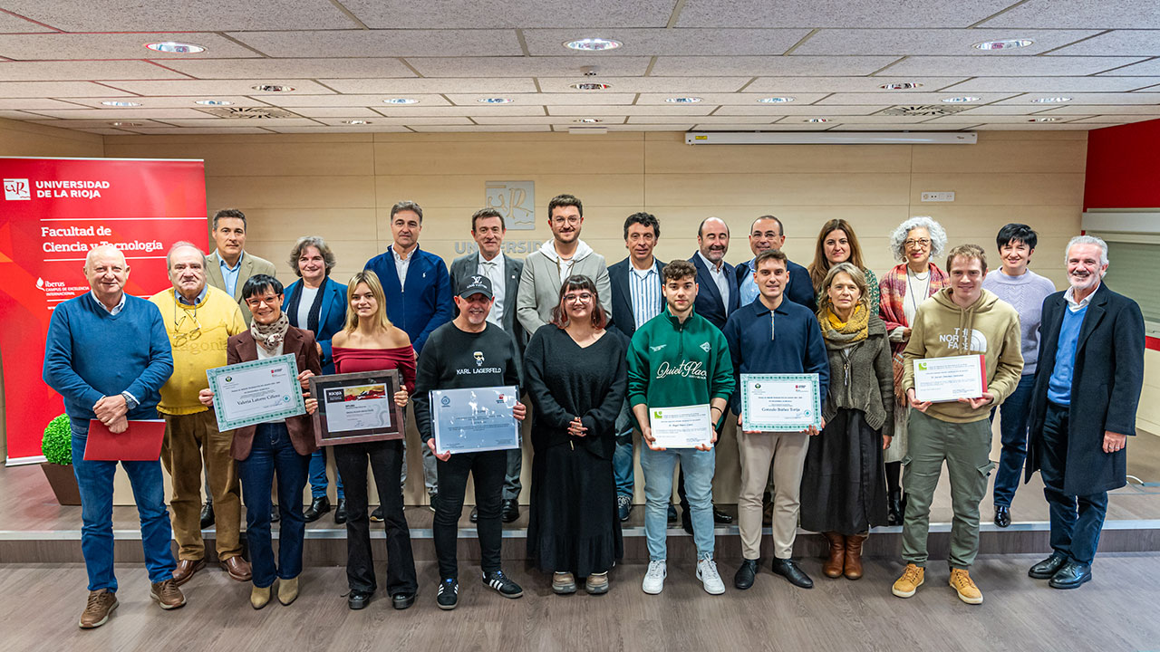 Foto Entrega Premio Trabajo Fin De Grado Enología 2024